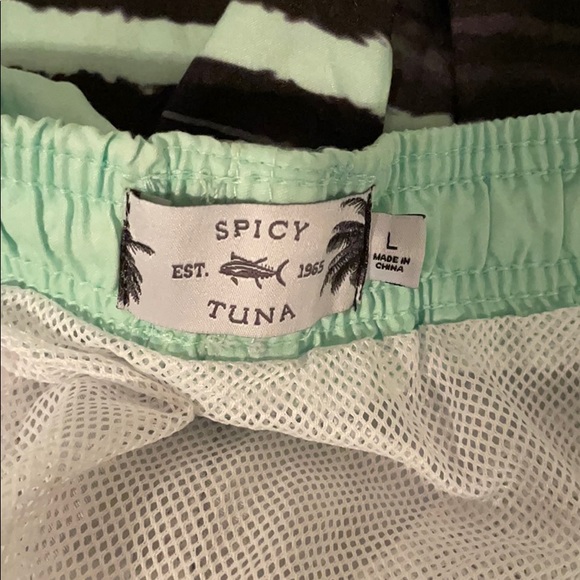Spicy Tuna L Men’s Swim Trucks Large Shorts waves - Picture 9 of 11